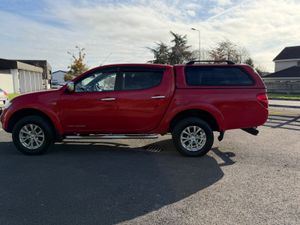 ABSOLUTELY IMMACULATE 2015 2.5 6 SPEED MANUAL - Image 4