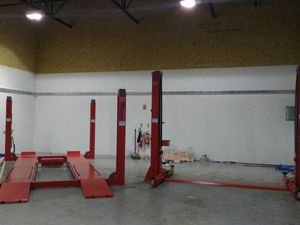 4 post lift - Image 2