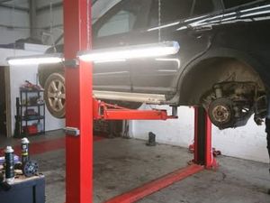 2 post lift - Image 2