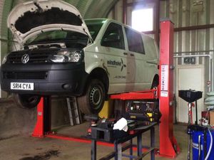 2 post lift - Image 4