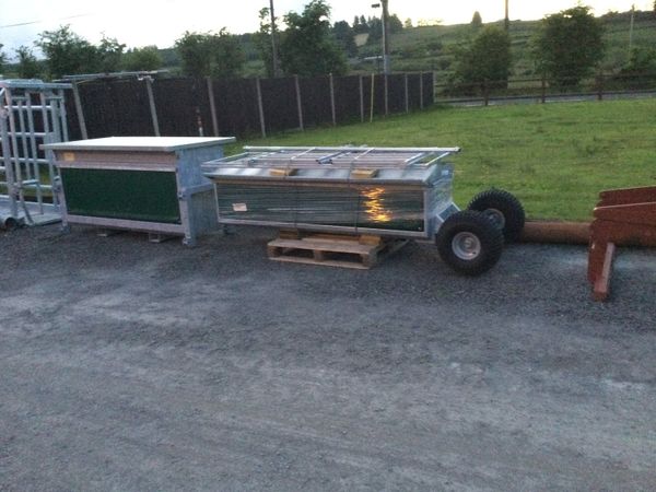 Large lamb creep feeder with or without wheels - Main image