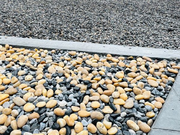 Grave pebbles and chippings - Main image