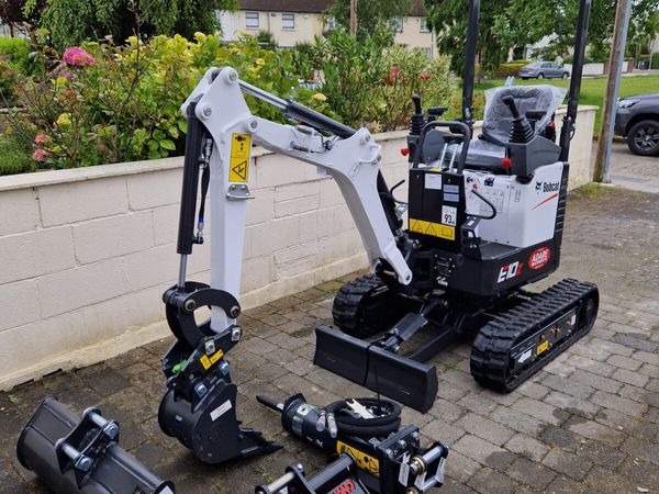NEW Bobcat E10z Mini Digger | From € 84 p/ week - Main image