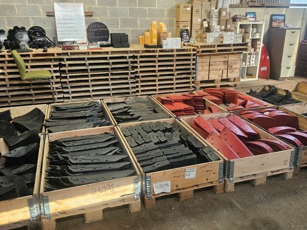 Kuhn Wearing Metal plough parts/power harrow tines - Main image