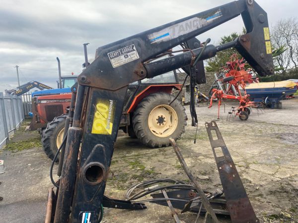 John Deere loader for sale in Co. Clare for €4,500 on DoneDeal