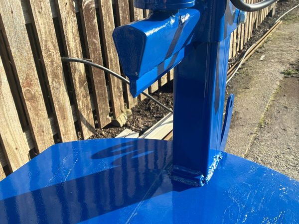 Tusk log splitters for sale in Offaly for €1,000 on DoneDeal