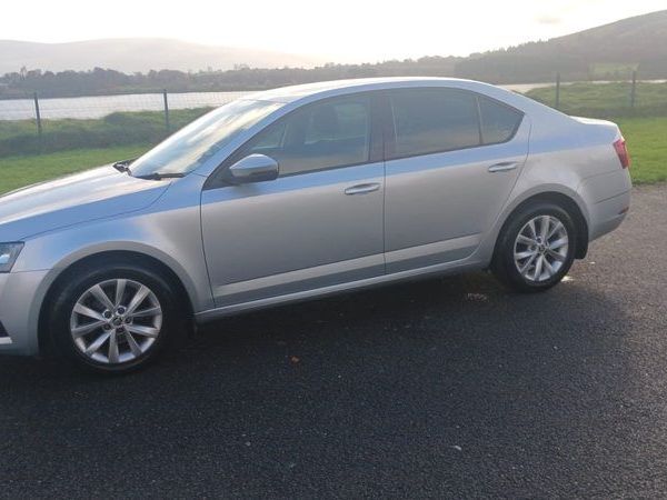 Skoda Octavia Saloon, Diesel, 2018, Grey