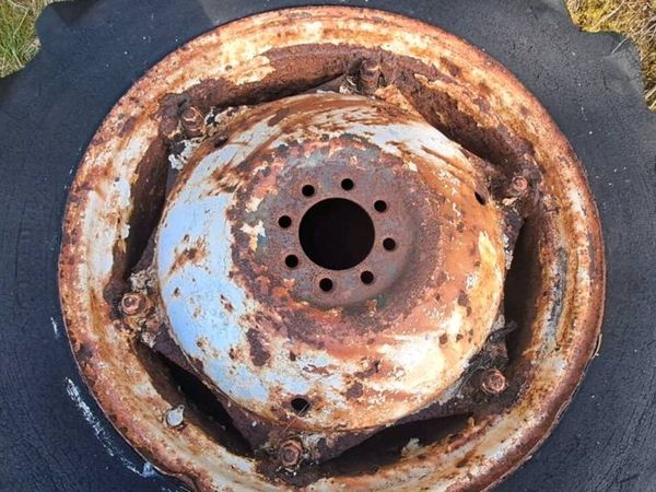 Fordson dexta double wheels for sale in Donegal for €50 on DoneDeal