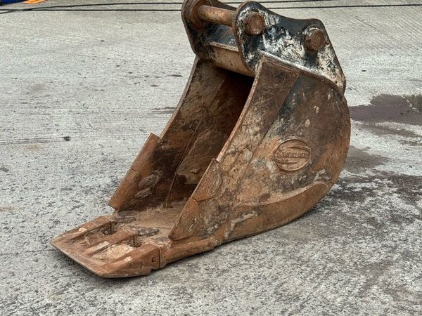 18” Strickland 65mm Bucket - Main image