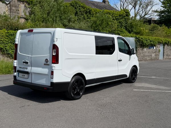 ABSOLUTELY STUNNING 2019 CREW CAB TOP SPEC - Main image