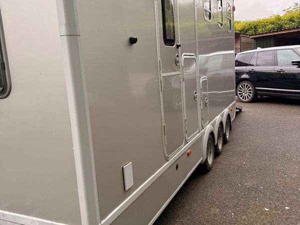 Ifor Williams Eventa three pony horse trailer for sale in Armagh for £ ...