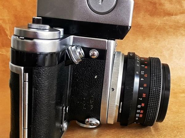 Pentacon Six | Medium Format SLR Camera | Sharp Carl Zeiss Jena MC
