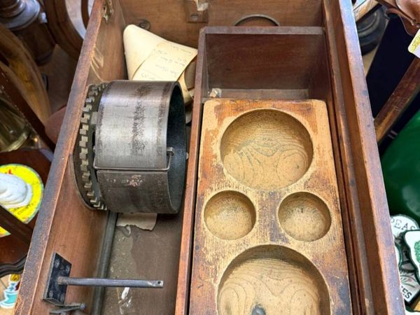 Antiques - Main image