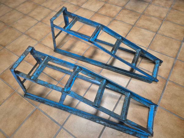 Car Ramps Bmw Wheel and new Aerial  Toyota Hilux - Main image