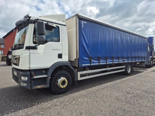 2017(Dec) MAN 15.250 manual 8sp 27ft Tautliner - Main image