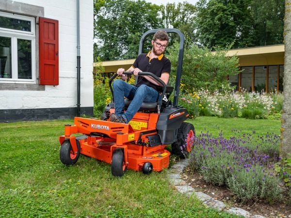 Kubota Z122R Zero Turn Lawnmower - Main image