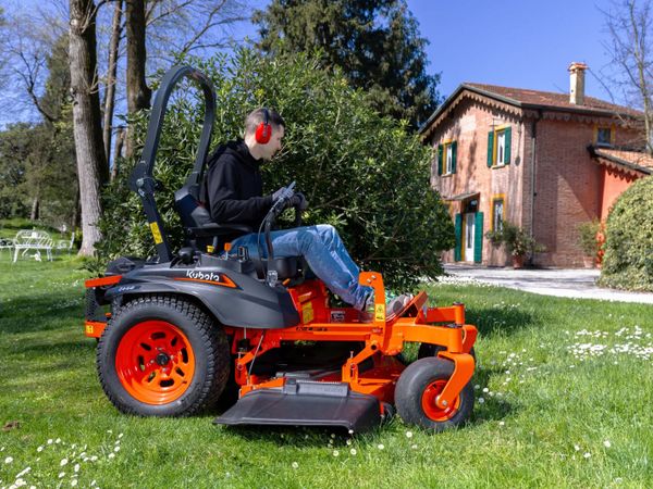 Kubota Z4-541 Zero Turn Lawnmower - Main image