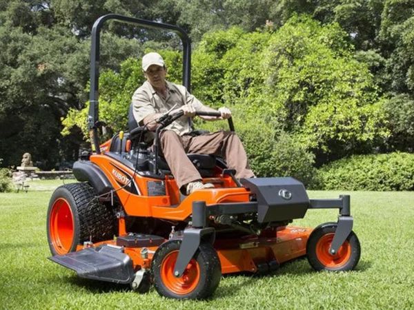 Kubota ZD1211 Zero Turn Lawnmower - Main image