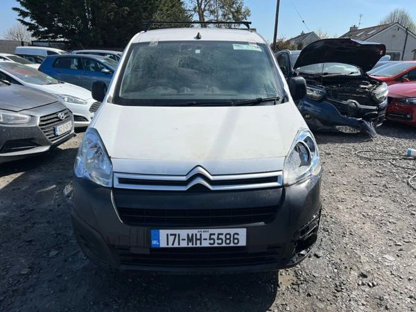 2017 Citroen Berlingo 1.6 Diesel driving - Main image