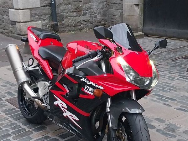 02 HONDA CBR954RR - Main image
