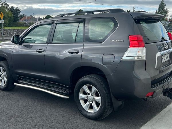 Toyota Landcruiser Crewcab - Main image