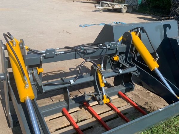 Bale slicer, grain bucket,shear grab. - Main image