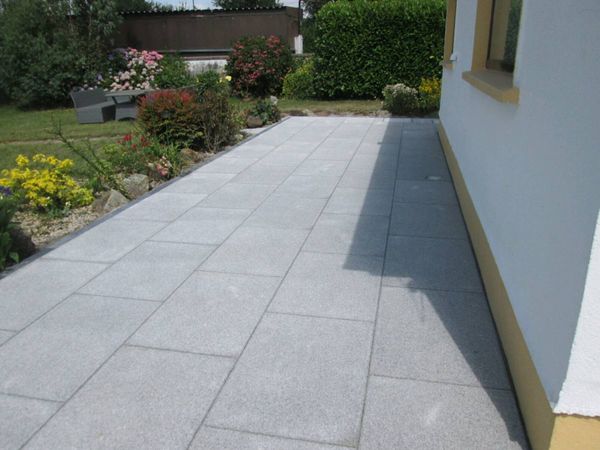 LAKESIDE LANDSCAPING AND PAVING - Main image