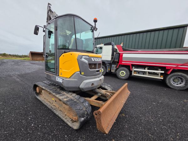 5 Ton Volvo Digger - Main image
