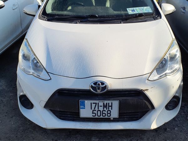 Toyota Aqua 2017 Theft damage - Main image