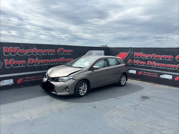 141 Toyota auris 1.33vvti for dismantling - Main image