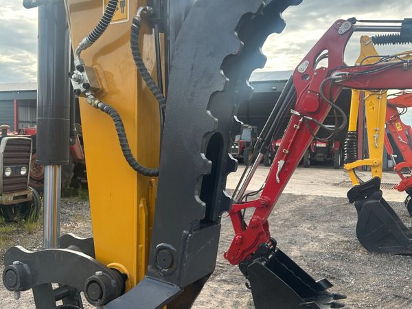 New Hydraulic Thumb Grab To Suit 5 - 8 Tonne Dig - Main image