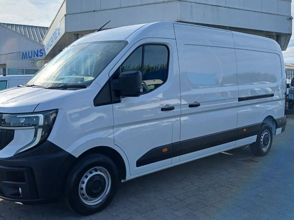 2025 RENAULT MASTER LWB ADVANCE 150BHP ONLY 8990KM - Main image
