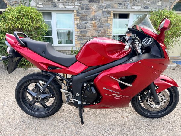 Triumph Sprint ST 1050 - Main image