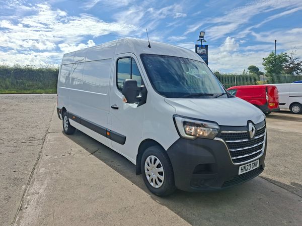 OUTSTANDING 2023 RENAULT MASTER BUSINESS + LWB - Main image