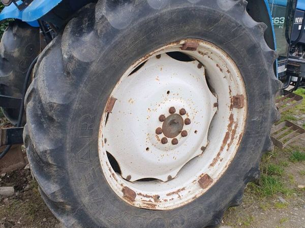Looking for 34 rims new holland fiat /Tyres - Main image