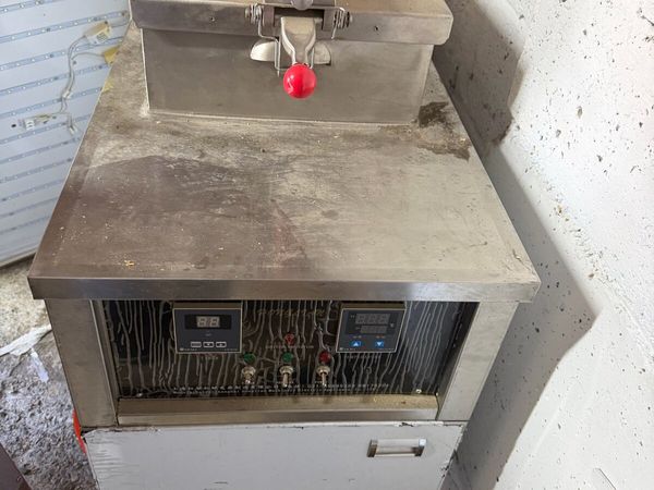 Catering equipment, pizza oven , dough machine, et - Main image