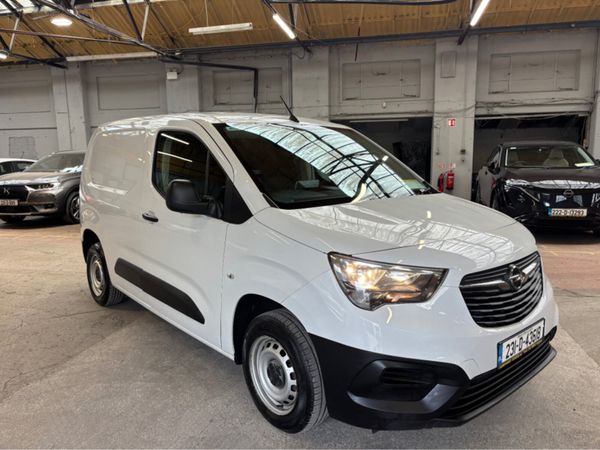 Opel Combo KOMF L1H1-1.5 100PS D 3DR KOMFORT TRIM - Main image