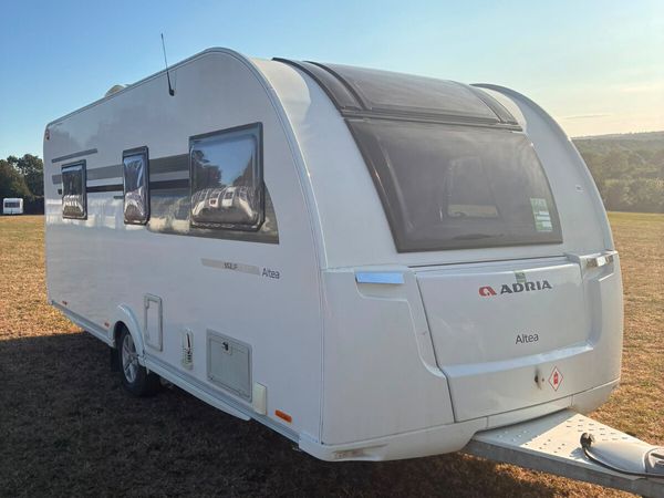 Adria  Fixed island bed - Main image