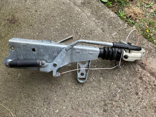 TRAILER HITCH NEARLY NEW USED 1 MONTH - Main image