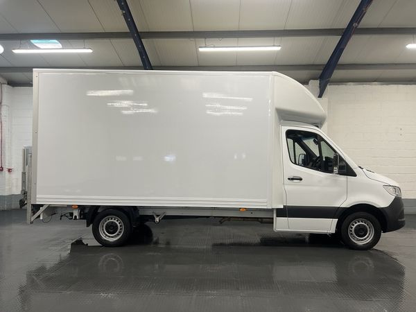 2021 Mercedes-Benz Sprinter Luton Box Van - Main image