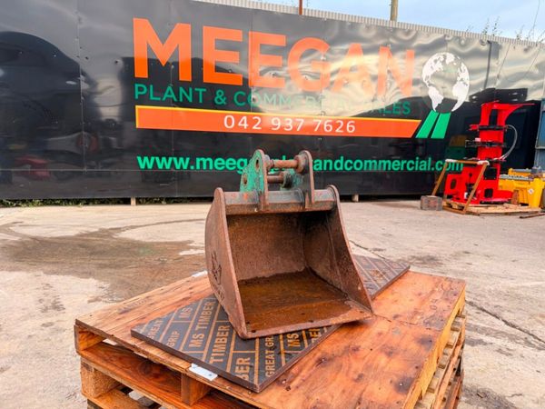18" digging bucket ....30mm pins .....1070 - Main image