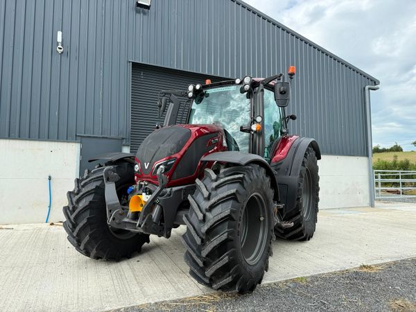 IMMACULATE VALTRA N174 ACTIVE TRACTOR - Main image
