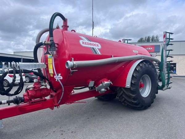 REDROCK 2500GL TANK WITH 7.5M TRAILING SHOE - Main image