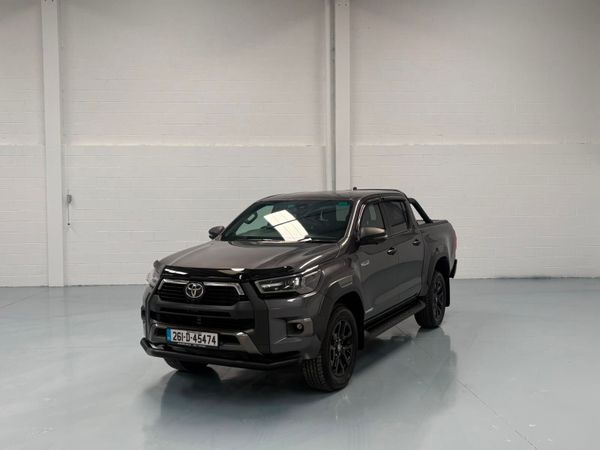 Toyota Hilux BRAND NEW InvincibleX 2.8 Auto - Main image