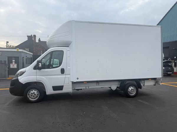 2018 Renault Master Luton Box Van - Main image
