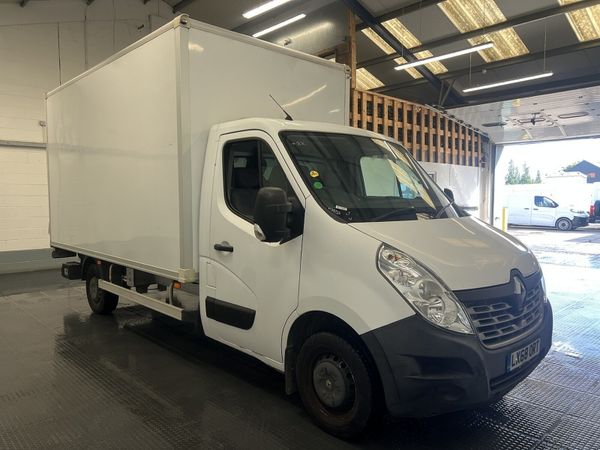 2018 Renault Master Luton Box Van - Main image