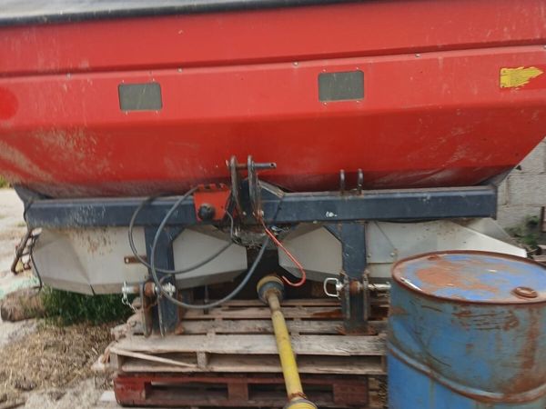 manure spinner, also 10x6 trailer - Main image