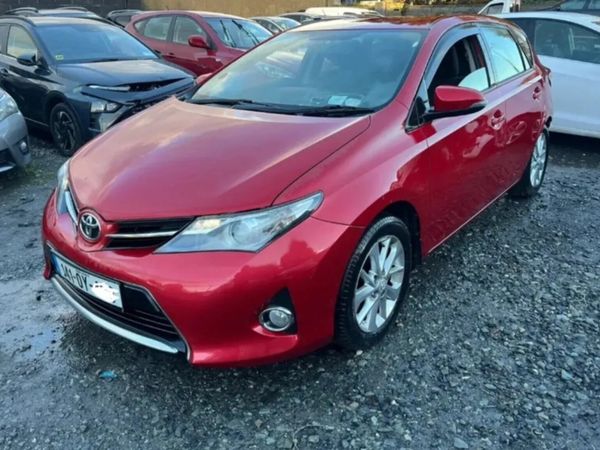 2014 Toyota Auris 1.4 D4D Driving - Main image