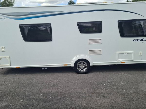 Compass Capiro Island Bed Caravan - Main image