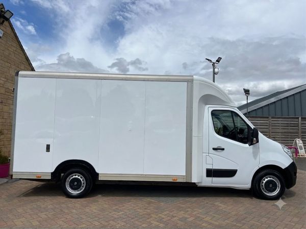 2020 Renault Master Luton Low Loader Van - Main image